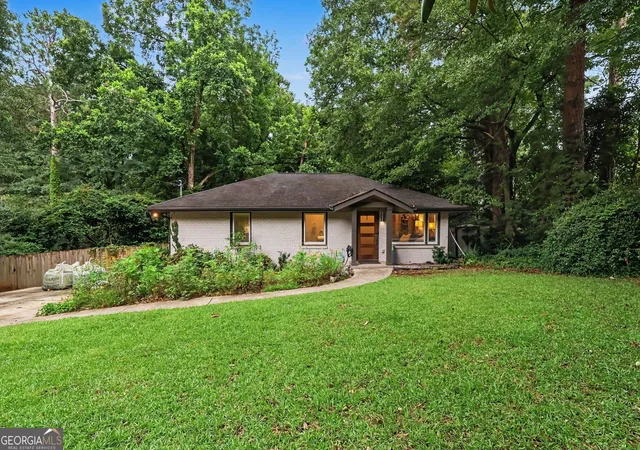 2nd image of 2041 E Lilac Ln, Decatur, GA 30032 | MLS# 10803483