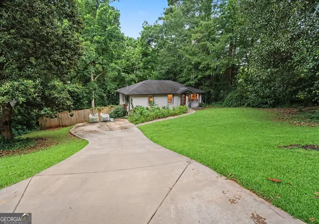 39th image of 2041 E Lilac Ln, Decatur, GA 30032 | MLS# 10803483