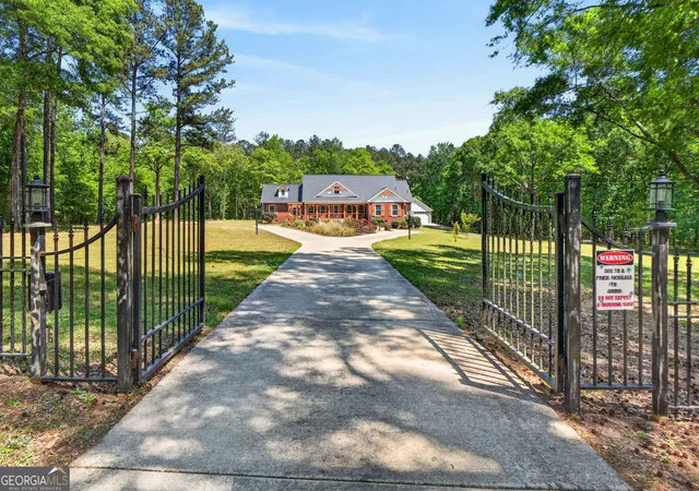 Homes for sale in Barnesville, GA | 916 Hwy 36 W, Barnesville, GA 30204 | MLS# 10733018