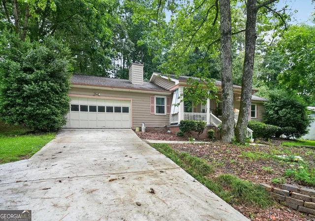Homes for sale in Lithonia, GA | 8198 Rockbridge Rd, Lithonia, GA 30058 | MLS# 10793358