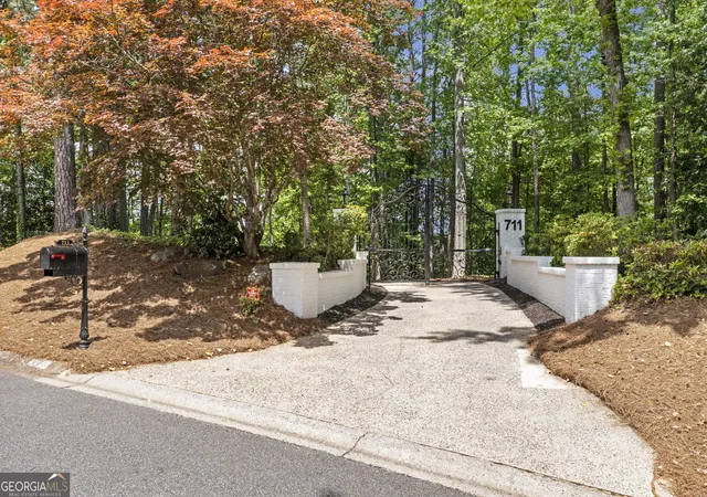 2nd image of 711 Eagles Mere Ct, Alpharetta, GA 30005 | MLS# 10753753