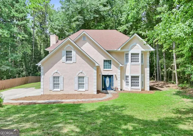 Photo 3 of Sale Pending at 652 Country Lake Dr, Hampton, GA 30228 | MLS# 10576827 | Listing updated on 2026-01-20