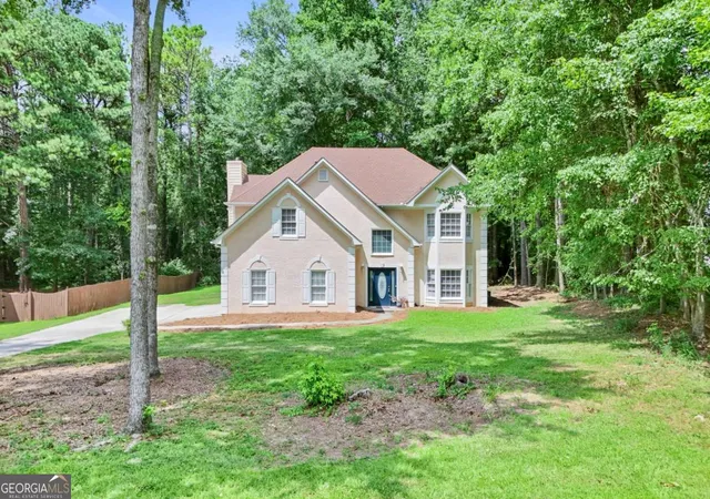 Photo 3 of Sale Pending at 652 Country Lake Dr, Hampton, GA 30228 | MLS# 10576827 | Listing updated on 2026-01-20