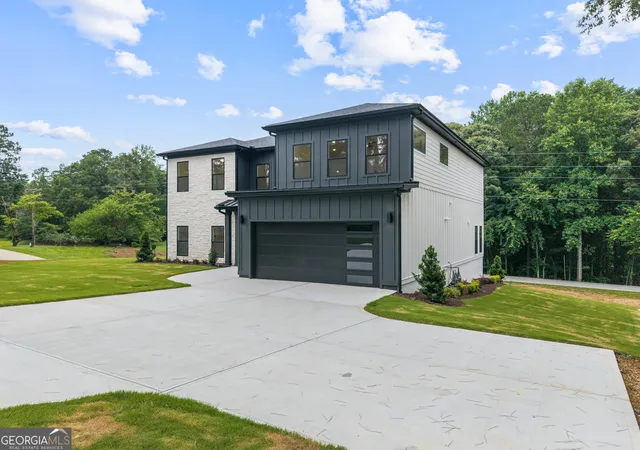 Photo 2 of Single family home for sale at 3634 Thompson Bnd, Gainesville, GA 30506 | MLS# 10786749 | Listing updated on 2026-09-04