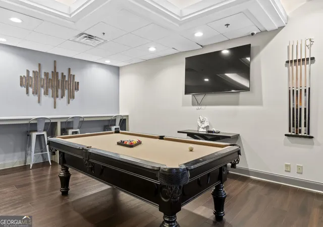 Listing Photo 2 - Condo for sale in building located at 3481 Lakeside Dr Ne, Atlanta, GA 30326 - Unit #902