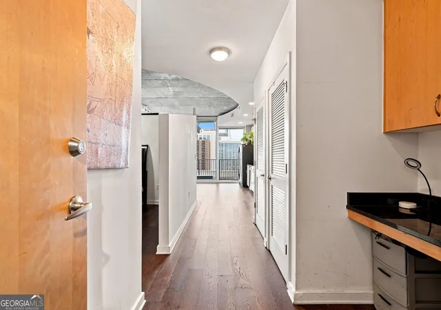 Photo 2 of Condo for sale at 400 W Peachtree St Nw #2107, Atlanta, GA 30308 | MLS# 10835492 | Listing updated on 2026-09-11