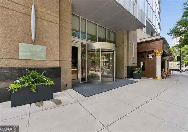 3rd image of 1065 Peachtree St, Atlanta, GA 30309