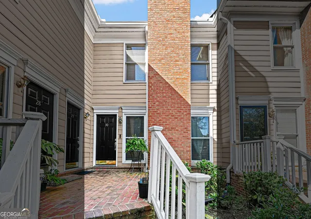 Photo 2 of Townhouse for sale at 7500 Roswell Rd #30, Sandy Springs, GA 30350 | MLS# 10833965 | Listing updated on 2026-09-10