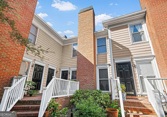Photo 3 of Townhouse for sale at 7500 Roswell Rd #30, Sandy Springs, GA 30350 | MLS# 10833965 | Listing updated on 2026-09-10