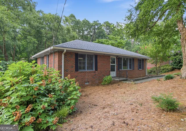 Photo 2 of Single family home for sale at 106 Larose Cir Se, Marietta, GA 30060 | MLS# 10809144 | Listing updated on 2026-09-13