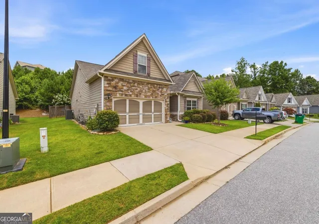Photo 3 of Single family home for sale at 253 Jefferson Ave, Canton, GA 30114 | MLS# 10802342 | Listing updated on 2026-09-17