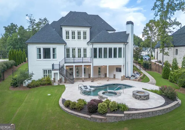Photo 2 of Sale Pending at 1908 Spartan Ests Dr, Athens, GA 30606 | MLS# 10590848 | Listing updated on 2025-10-14