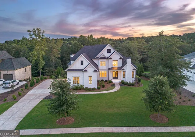 Photo 2 of Sale Pending at 1908 Spartan Ests Dr, Athens, GA 30606 | MLS# 10590848 | Listing updated on 2025-10-14