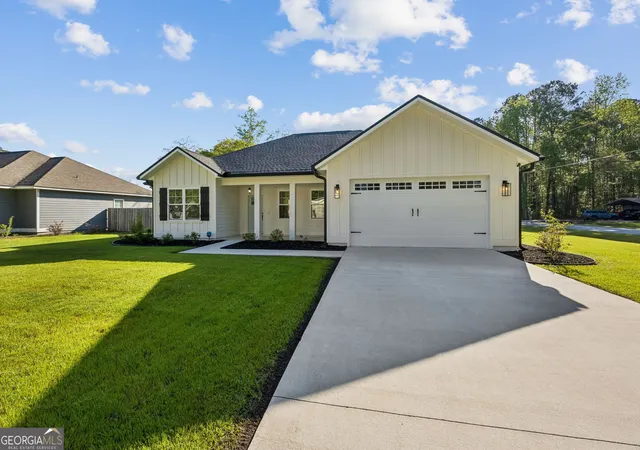 Photo 3 of Sale Pending at 785 S May St, Kingsland, GA 31548 | MLS# 10720796 | Listing updated on 2026-04-24