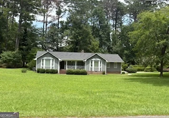Photo 3 of Sale Pending at 3759 Sussex Dr Ne, Milledgeville, GA 31061 | MLS# 10804862 | Listing updated on 2026-08-26