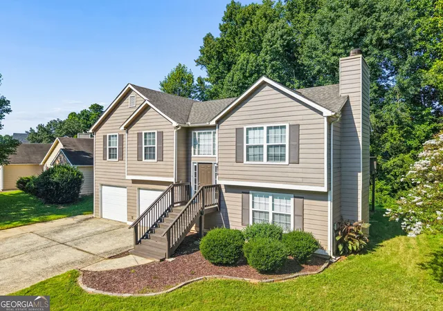 Photo 2 of Single family home for sale at 4879 Lake Park Ln, Acworth, GA 30101 | MLS# 10834594 | Listing updated on 2026-10-06