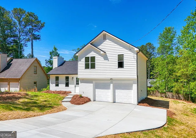 Photo 2 of Single family home for sale at 4084 Dollar Cir, Suwanee, GA 30024 | MLS# 10758257 | Listing updated on 2026-08-19