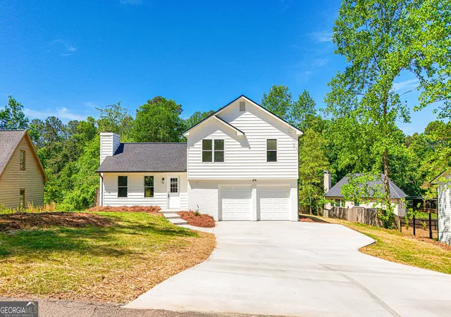Photo 3 of Single family home for sale at 4084 Dollar Cir, Suwanee, GA 30024 | MLS# 10758257 | Listing updated on 2026-08-19