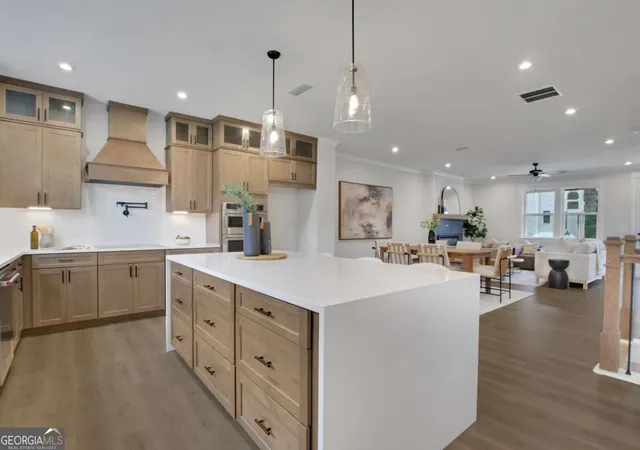 Photo 2 of Sale Pending at 116 Bridgecrest Rd, Roswell, GA 30075 | MLS# 10808434 | Listing updated on 2026-08-25