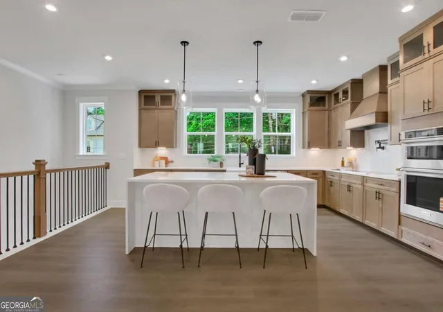 Photo 3 of Sale Pending at 116 Bridgecrest Rd, Roswell, GA 30075 | MLS# 10808434 | Listing updated on 2026-08-25