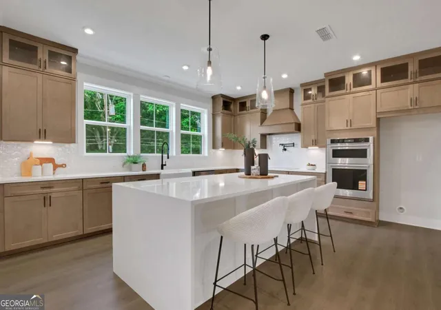 Photo 3 of Sale Pending at 116 Bridgecrest Rd, Roswell, GA 30075 | MLS# 10808434 | Listing updated on 2026-08-25