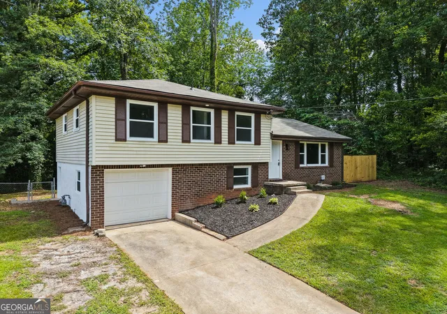 Photo 2 of Single family home for sale at 498 Queen Aliese Ln, Jonesboro, GA 30236 | MLS# 10810560 | Listing updated on 2026-09-11