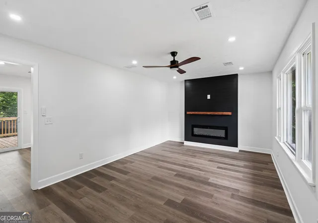 Photo 4 of Single family home for sale at 498 Queen Aliese Ln, Jonesboro, GA 30236 | MLS# 10810560 | Listing updated on 2026-09-11