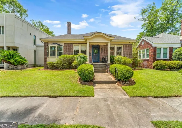 Photo 1 of Sale Pending at 125 E 54th Street, Savannah, GA 31405 | MLS# 10786546 | Listing updated on 2026-07-09