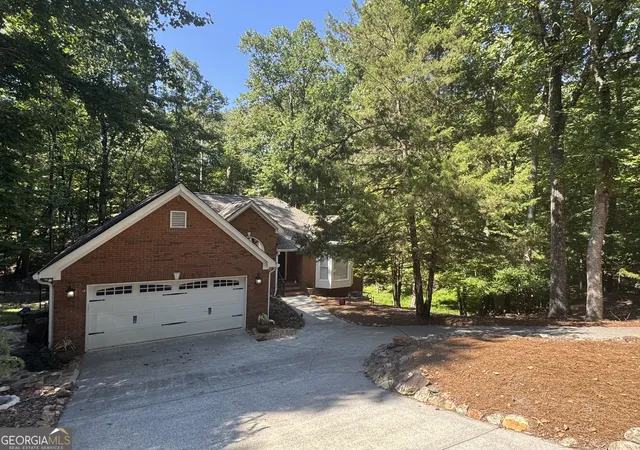 Photo 2 of Sale Pending at 184 Jack Rabbit Dr, Waleska, GA 30183 | MLS# 10831861 | Listing updated on 2026-08-24