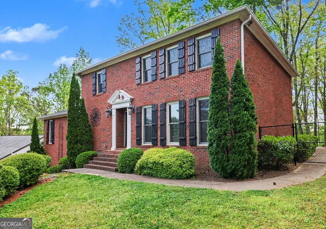 1st image of 205 Marsh Glen Pt, Atlanta, GA 30328 | MLS# 10734093