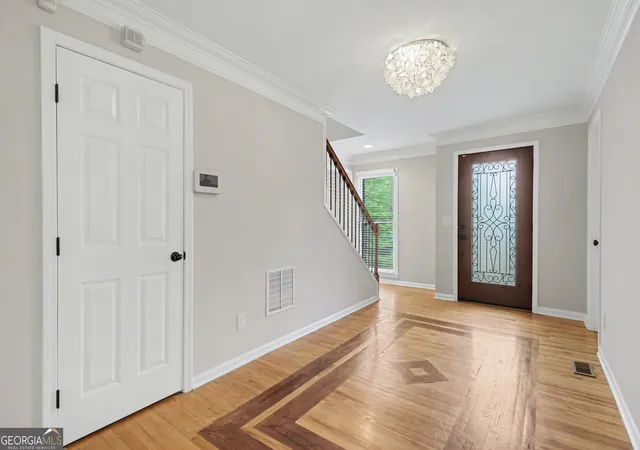 3rd image of 205 Marsh Glen Pt, Atlanta, GA 30328 | MLS# 10734093