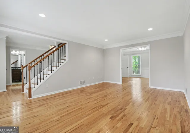 5th image of 205 Marsh Glen Pt, Atlanta, GA 30328 | MLS# 10734093