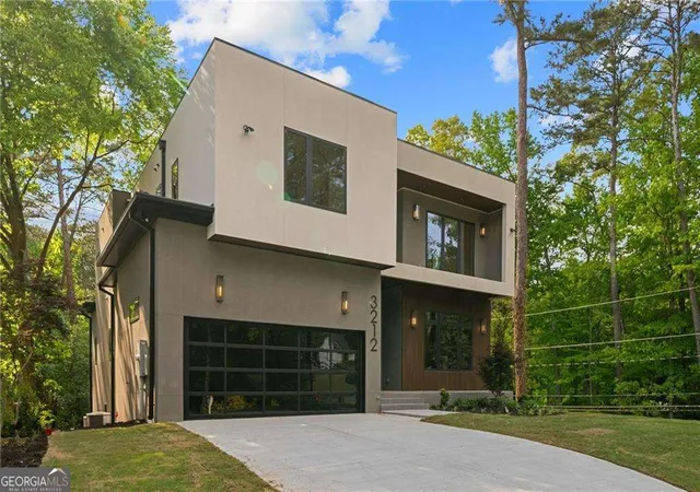 2nd image of 3212 Towerview Dr Ne, Atlanta, GA 30324 | MLS# 10739961