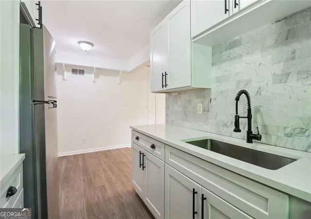 Listing Photo 5 - Condo for sale in building located at 1284 Piedmont Ave Ne, Atlanta, GA 30309 - Unit #12