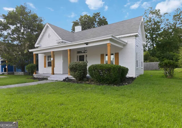 Photo 3 of Single family home for sale at 6860 Main St, Lithonia, GA 30058 | MLS# 10792183 | Listing updated on 2026-08-29