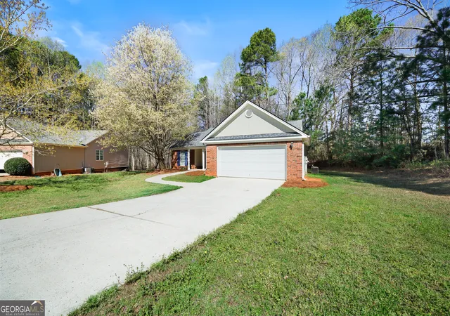 Photo 3 of Single family home for sale at 396 E Sycamore Dr, Winder, GA 30680 | MLS# 10710385 | Listing updated on 2026-10-04