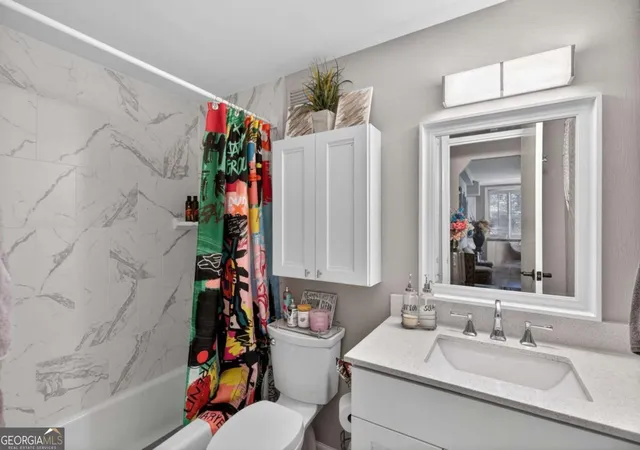 2nd image of 2479 Peachtree Rd Ne, Atlanta, GA 30305
