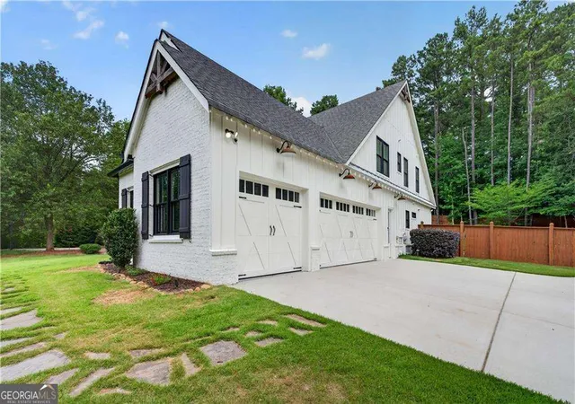Photo 3 of Single family home for sale at 1009 Davenport Cir, Powder Springs, GA 30127 | MLS# 10800881 | Listing updated on 2026-09-18