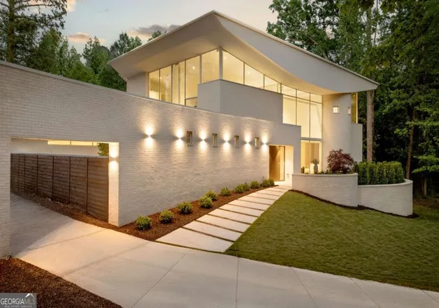 Photo 3 of Mansion for sale at 3619 Ivy Rd Ne, Atlanta, GA 30342 | MLS# 10754190 | Listing updated on 2026-08-25