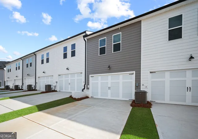 Photo 3 of Townhouse for sale at 360 Sound Cir, Stockbridge, GA 30281 | MLS# 10824672 | Listing updated on 2026-10-17