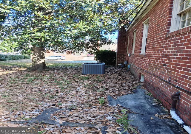 Photo 3 of Sale Pending at 2722 Suwanee Ave, Macon, GA 31204 | MLS# 10817376 | Listing updated on 2026-08-29