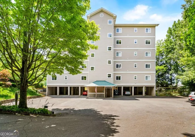 Listing Photo 4 - Condo for sale in building located at 121 River St N, Hiawassee, GA 30546 - Unit #2A