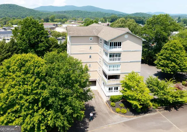 Listing Photo 5 - Condo for sale in building located at 121 River St N, Hiawassee, GA 30546 - Unit #2A