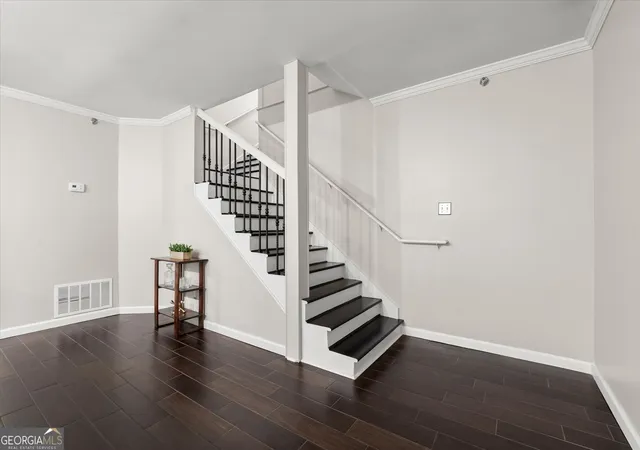 Listing Photo 4 - Condo for sale in building located at 3980 Riverlook Pkwy SE, Marietta, GA 30067 - Unit #103