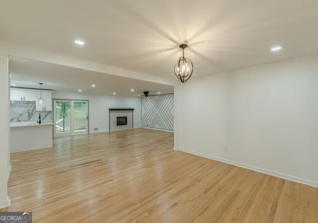 4th image of 3552 Springrun Dr, Decatur, GA 30032 | MLS# 10774796