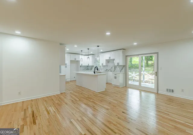 5th image of 3552 Springrun Dr, Decatur, GA 30032 | MLS# 10774796