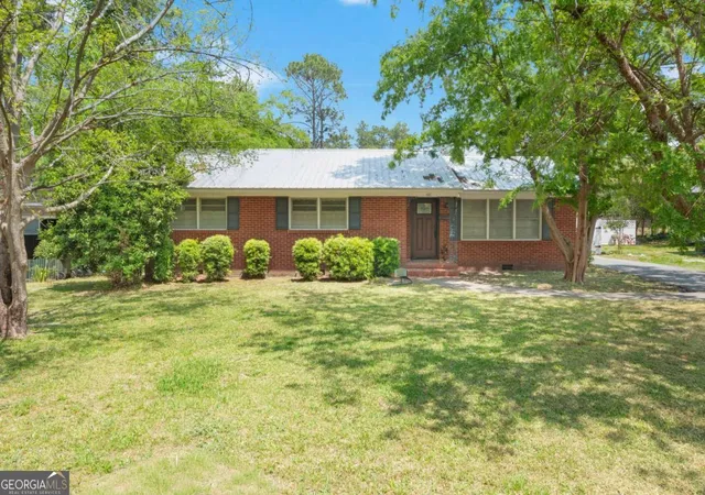 Photo 1 of Single family home for sale at 1011 Cherokee Cir, Waycross, GA 31501 | MLS# 10817421 | Listing updated on 2026-09-15