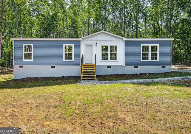 Photo 2 of Manufactured home for sale at 140 B Lakeshore Dr, Eatonton, GA 31024 | MLS# 10829796 | Listing updated on 2026-09-12