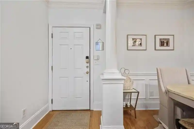 Listing Photo 2 - Condo for sale in 4100 Paces Walk Se located at 4100 Paces Walk Se, Atlanta, GA 30339 - Unit #2206