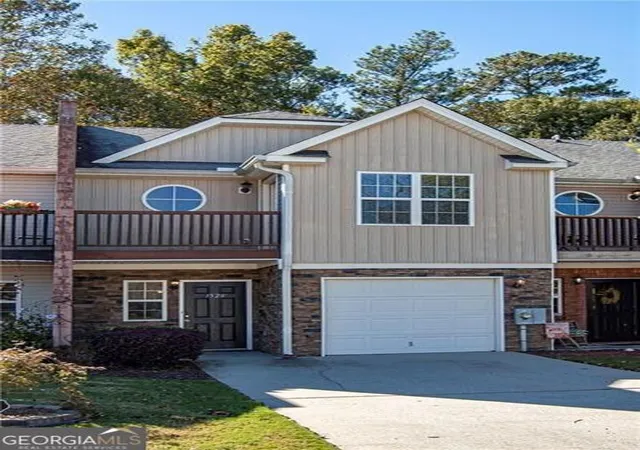 Townhouse for sale at 1528 Box Cir, Winder, GA 30680 | MLS# 10877644